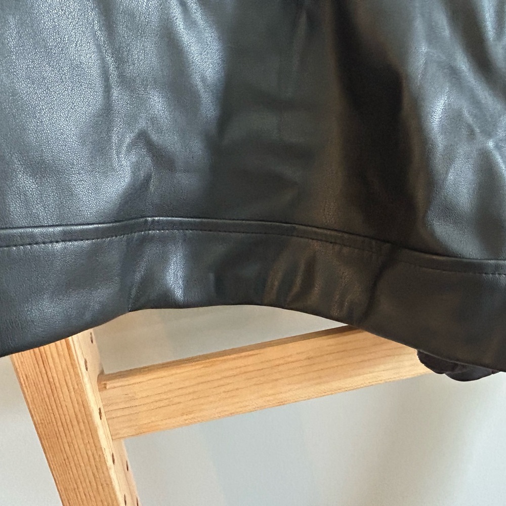 WE WORE WHAT Women's Black Faux Leather Cuffed Shorts Size 28 NWT - Picture 5 of 9